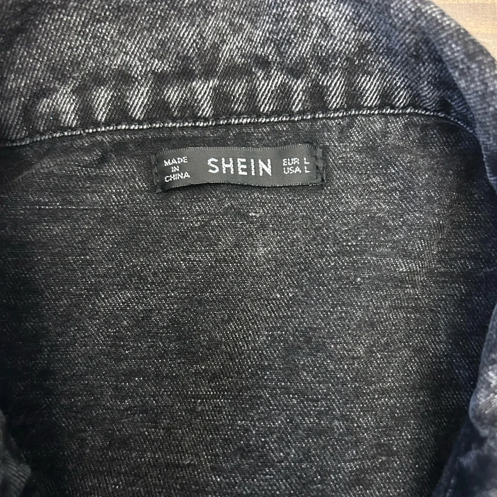 Shein Distressed, Thrashed Black Denim Jacket, Holes Cropped Fringe Size Large - Picture 2 of 13